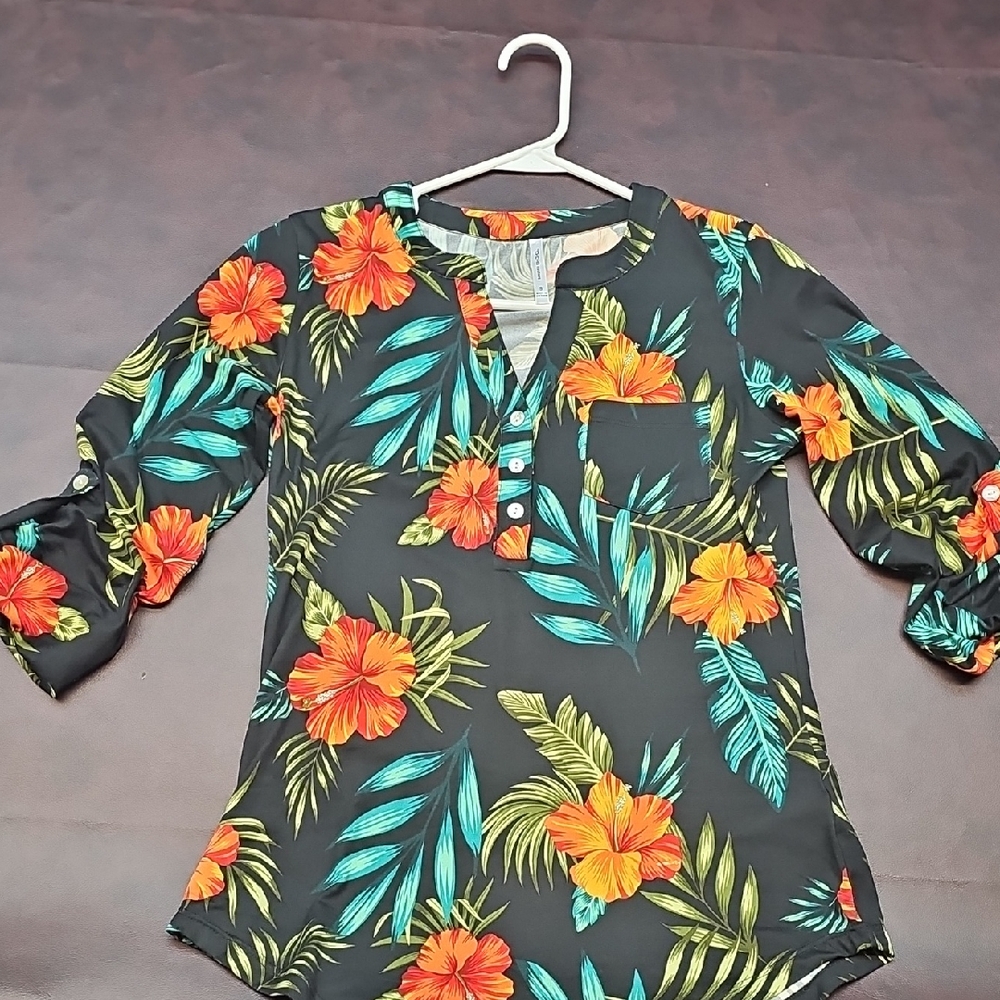DNA Couture Black Buttoned 3/4 Sleeve Blouse